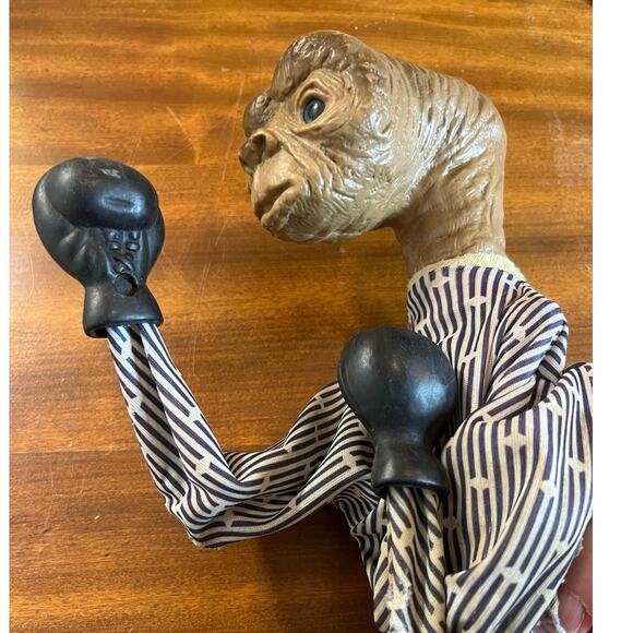 Vintage 1980s E.T. The Extra Terrestrial Boxing Puppet SciFi Alien Classic Movie - Picture 1 of 5